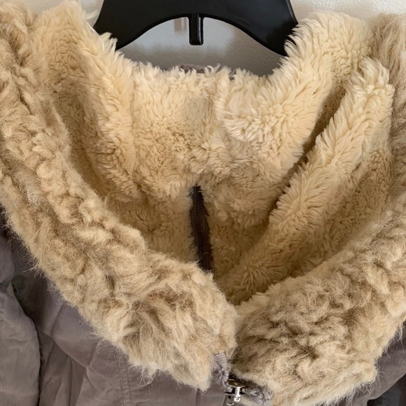 Faux Fur Jacket with split hood - Picture 4 of 6